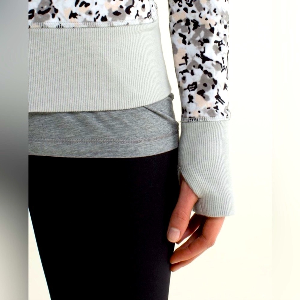 Lululemon Nice Asana Jacket Not So Petite Fleur Silver Spoon Grey size 6 - Picture 4 of 15